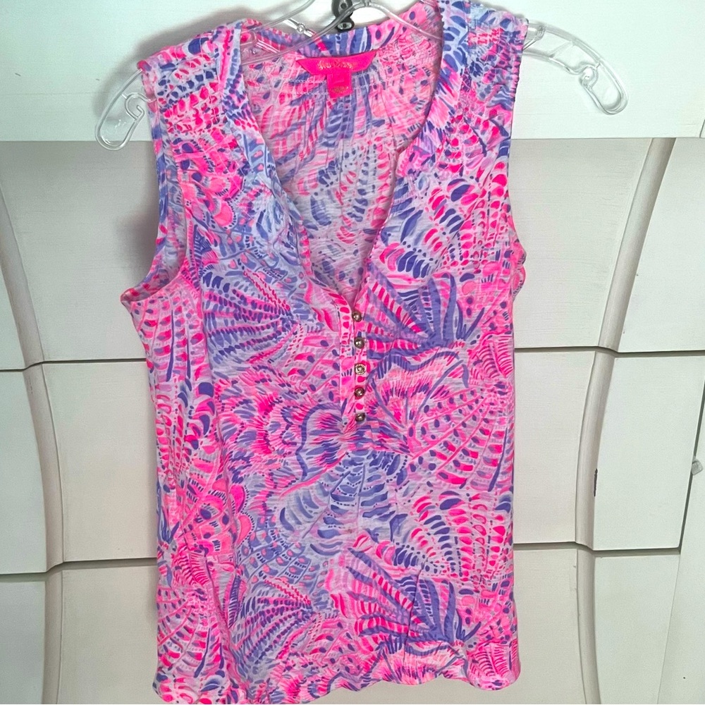 💖 Lilly Pulitzer pre loved Essie tank top. No stains or flaws smoke free home.